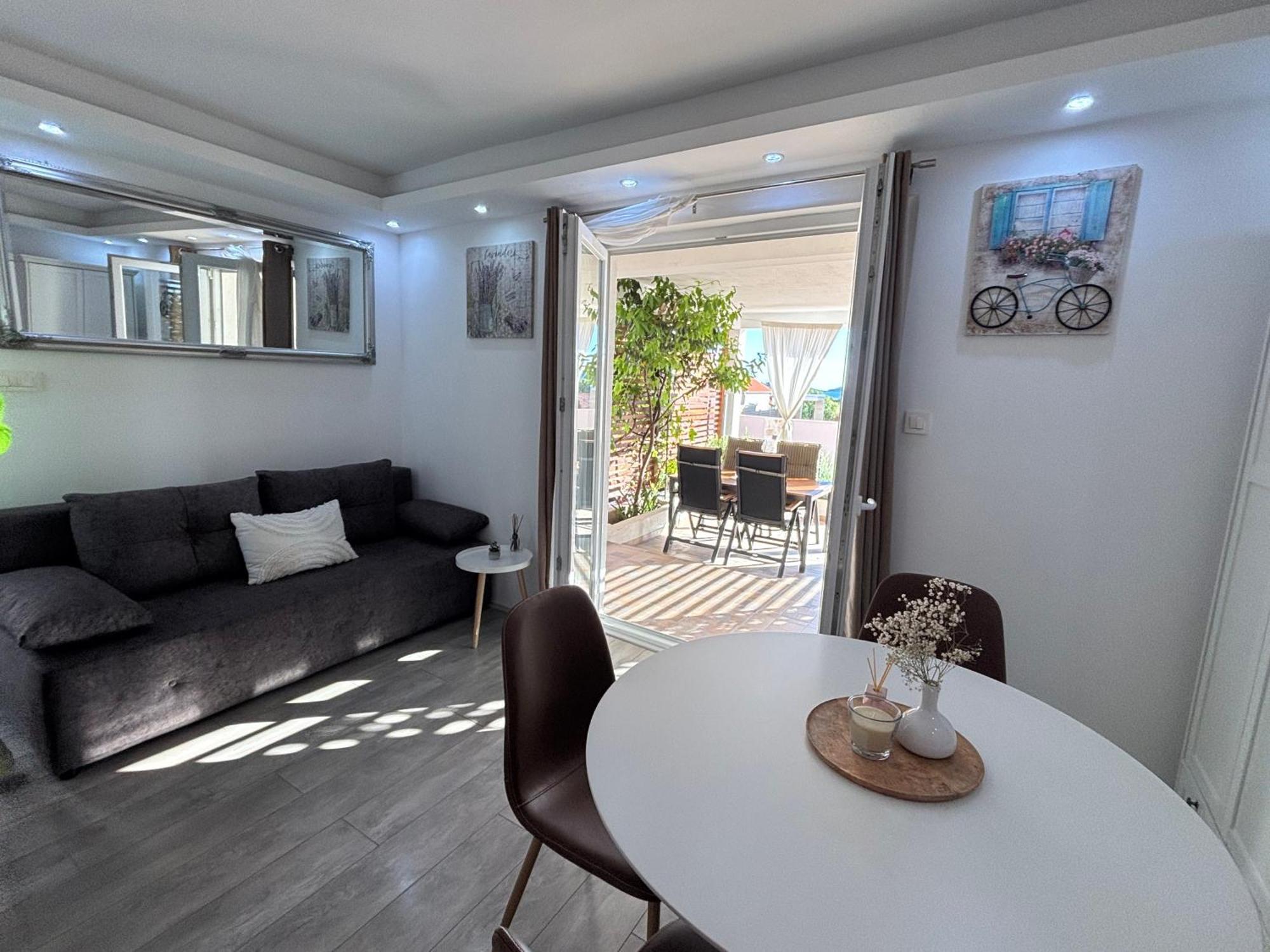 שיבניק Luxury Apartman Nr מראה חיצוני תמונה